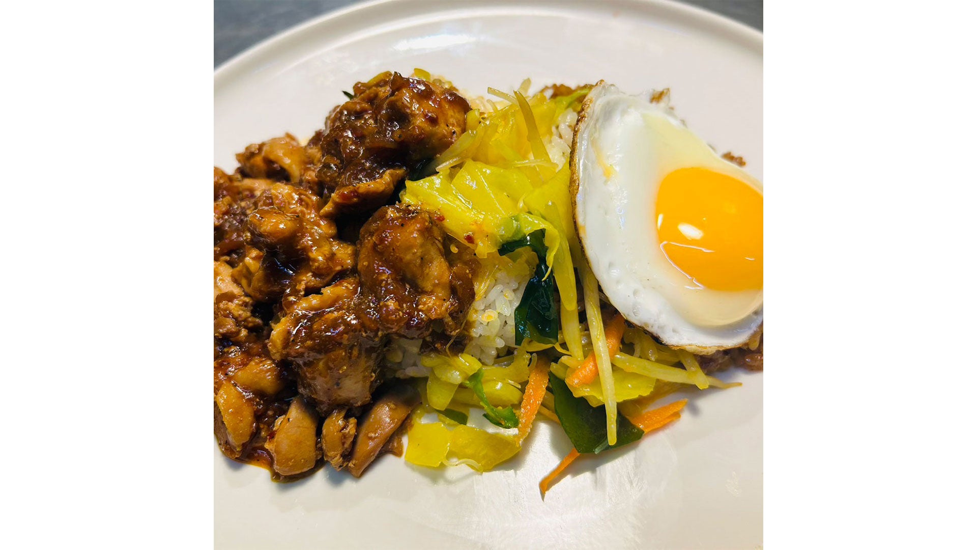ナシゴレンスパイシー鳥ハーフ丼